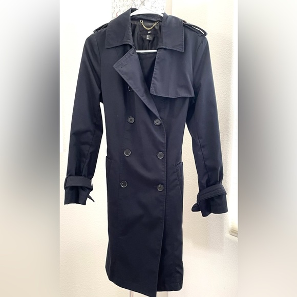 H&M Jackets & Blazers - Women H&M Black Trench Coat size 8 with good condition.